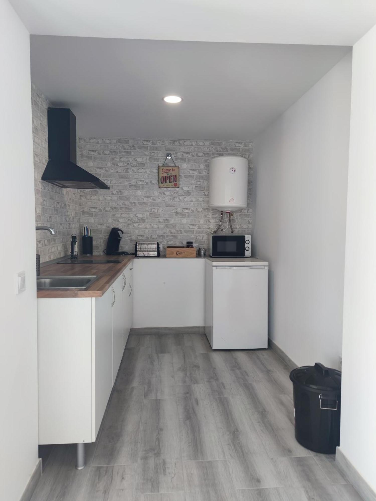 Planta Independiente En Villa Primavera Михас Экстерьер фото